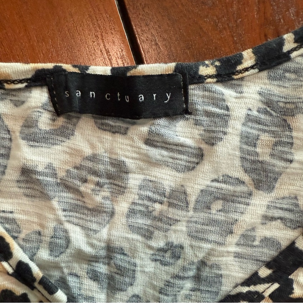 🦊 Sanctuary Leopard Print V-Neck Top - Picture 3 of 6